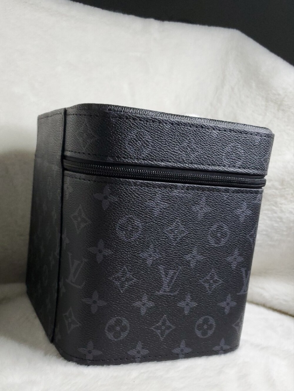 Lv Black Monogram Toiletry Case - Picture 3 of 11
